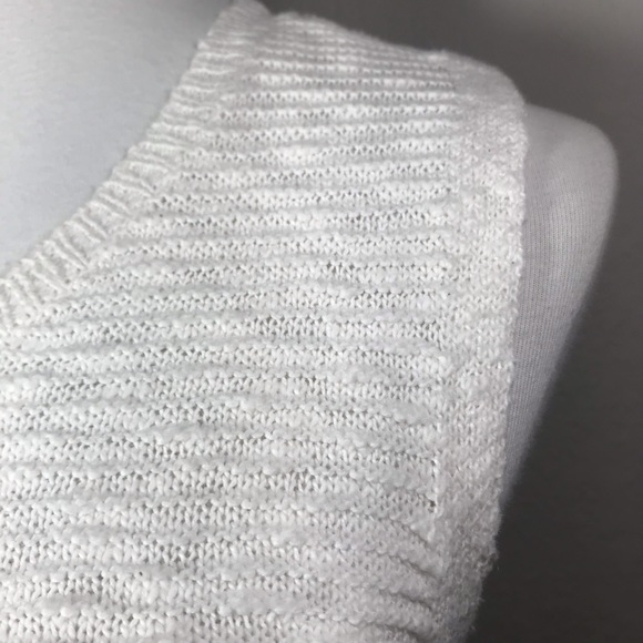 NEIMAN MARCUS Sleeveless Knit & Crochet Long Sweater Size Medium - Picture 4 of 9